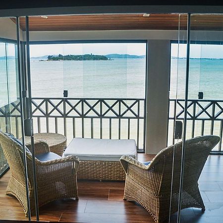 Casa pé na areia com varanda gourmet em Búzios RJ Exterior foto